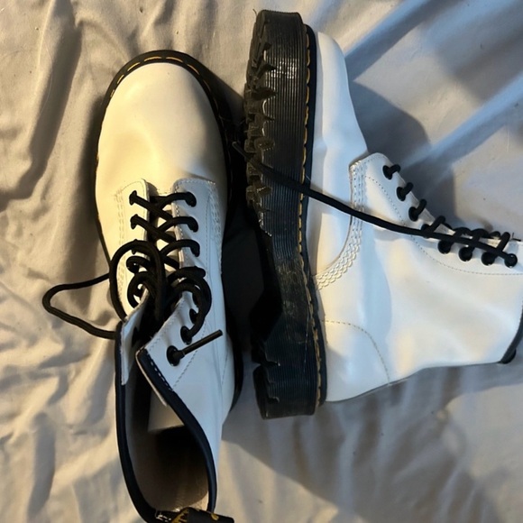 Dr. Martens White Lace-Up Boots with Black Accents Size 8 - Picture 3 of 3